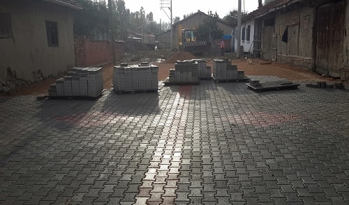 Parke taşı yol çalışması.