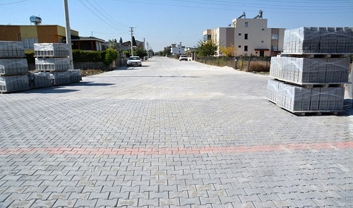 Yenimahalle yol ve kaldırım parke çalışması.